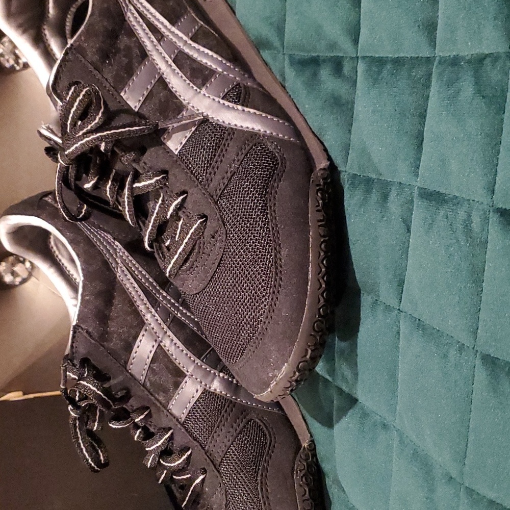 Onitsuka Tiger Ultimate 81, size 8.5, black/dark grey leopard